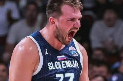  东契奇绝杀带走胜利,21岁首次季后赛已比肩传奇 