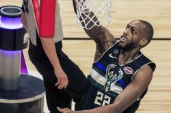 包含阿扎伦卡爆冷击败热火，出色防守引爆全场！的词条